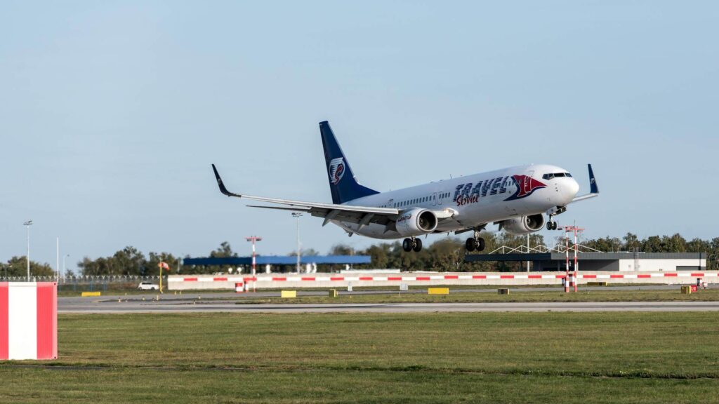 how fast do airplanes go when taking off