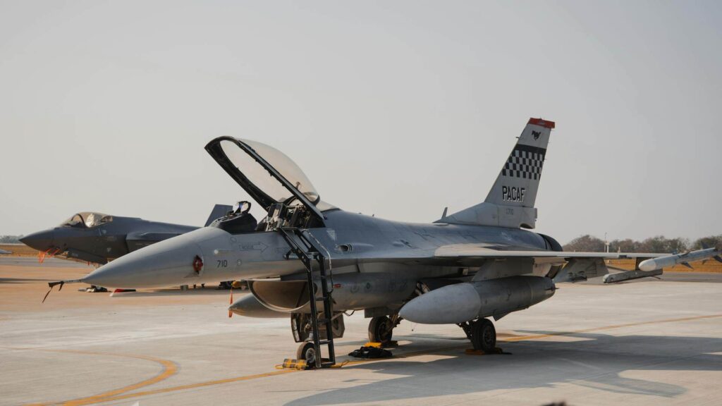f22 fighter jet cost
