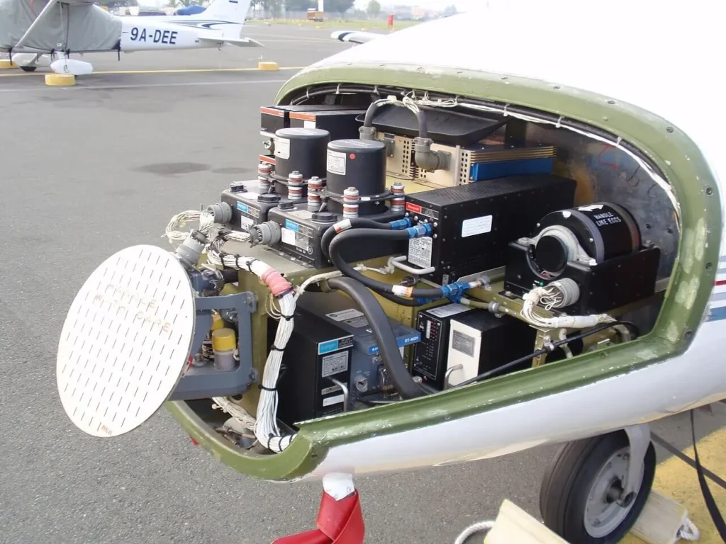 what is better avionics technicians or aircraft mechanic