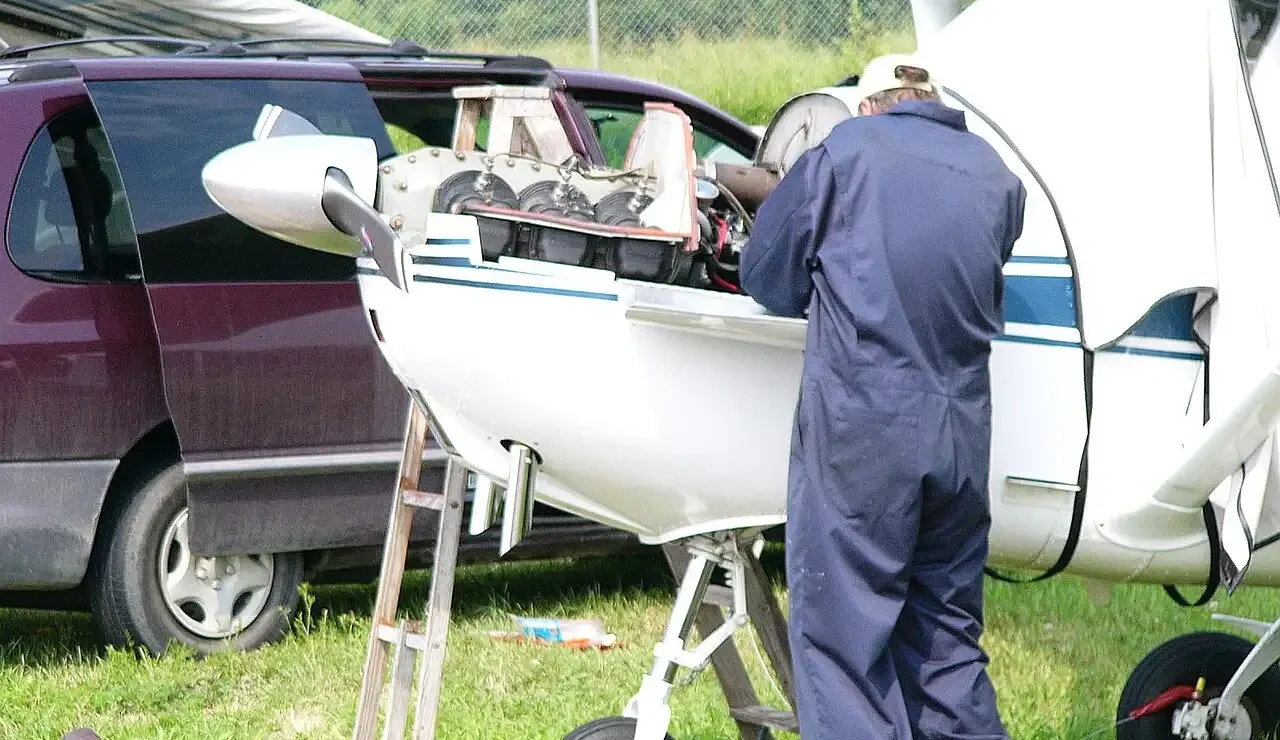 aircraft mechanic salary without degree
