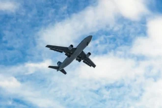 how fast does an airplane go