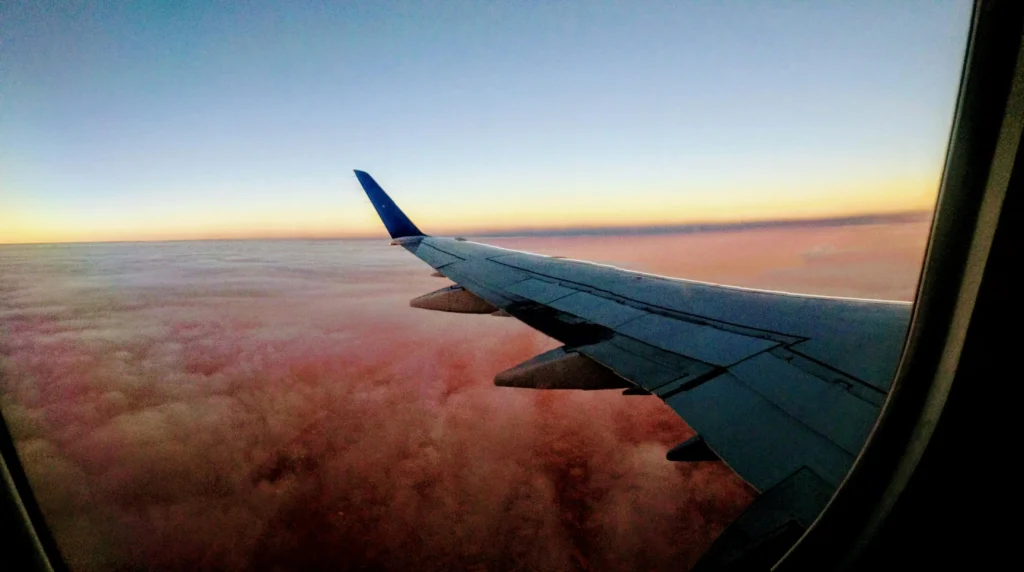 how fast does an airplane go