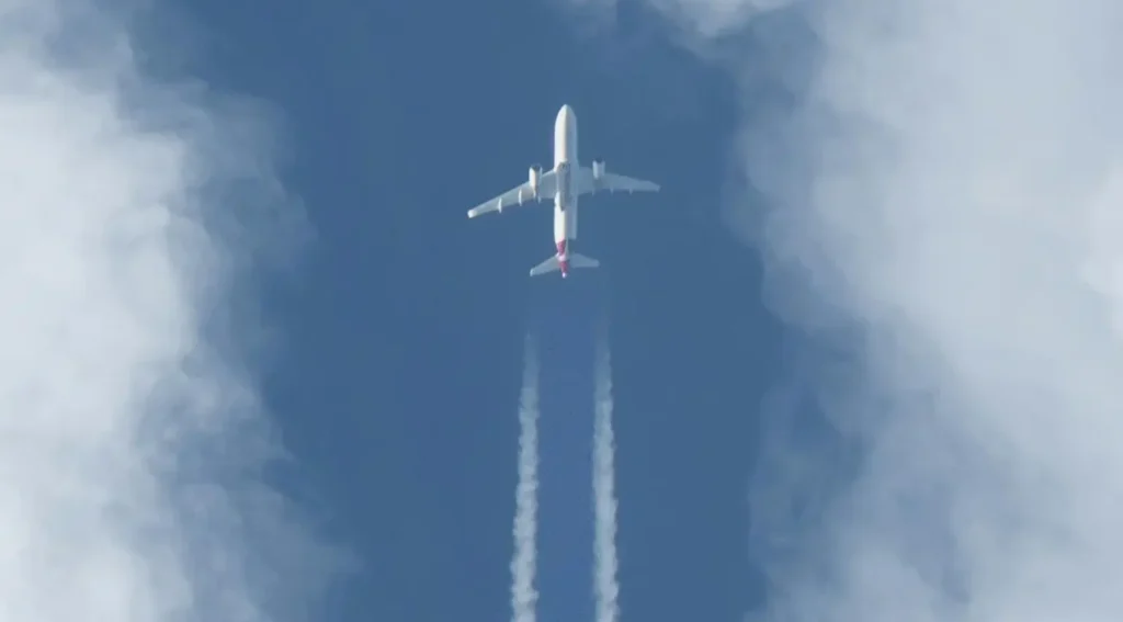 how fast does an airplane go