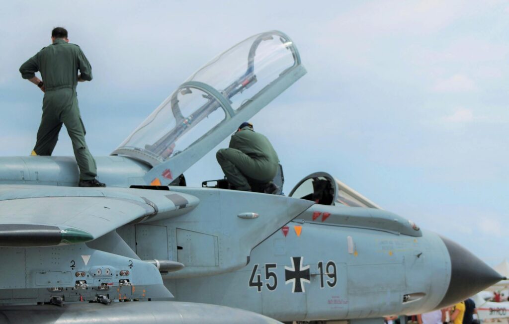 aircraft mechanic salary